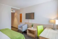 B&B HOTEL Krefeld-Süd Hotels near Latumer Bruch