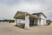 Motel 6 Augusta, KS Hotels near Prairie Rose Chuckwagon Supper