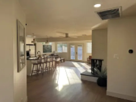 3-bedroom bungalow with pool and hot tub