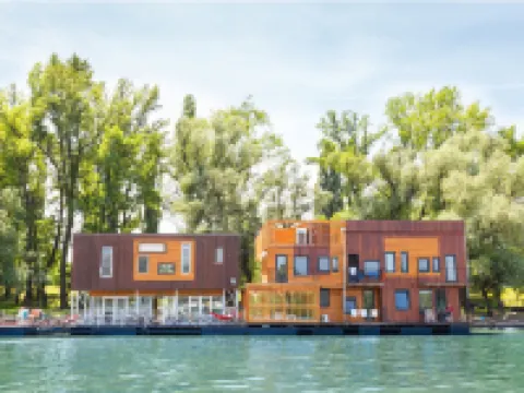 ArkaBarka Floating Hostel โรงแรมในเบลเกรด