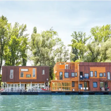 ArkaBarka Floating Hostel