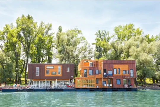 ArkaBarka Floating Hostel Отели рядом с достопримечательностью «Белградская крепость»