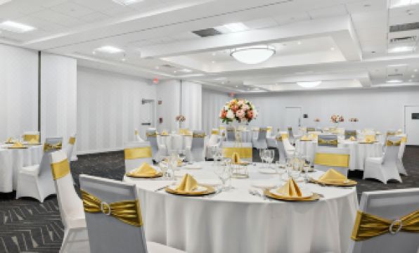 DoubleTree by Hilton New York JFK Airport