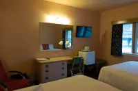 Holiday Music Motel Hotels in Sturgeon Bay