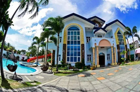 Villa Jhoana Resort Отели рядом с достопримечательностью «Университет Рисаль Систем, Бинангонан Кампус»