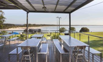 Huskisson Hotel