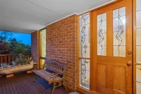 Cedar Cottages Blackmans Bay Hotels in Kettering