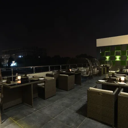 Hotel Jhankar Palace
