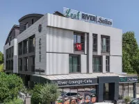 Leaf River Suites Hotels near Lower Duden Waterfalls