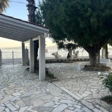 Evia Bay Suites & Retreats