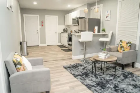 Divine Villa and Resort -26 Grace Street Irvington NJ -Ewr Airport -Prudential - Njit -Penn Station