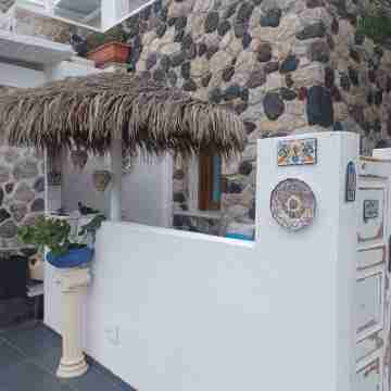 Moschatos Beach House Hotel Exterior