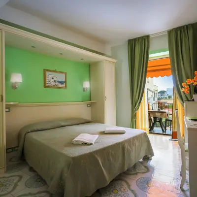 Hotel Rivamare Các khách sạn gần Spiaggia Degli Inglesi