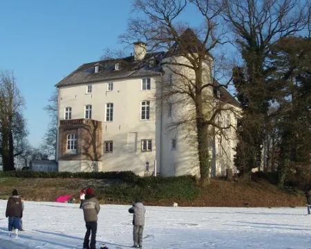 ブルク ブートツィリア カルカーのホテル