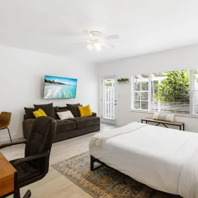 Lovely Studio in the Heart of Victoria Park Отели рядом с достопримечательностью «Бульвар Лас-Олас»