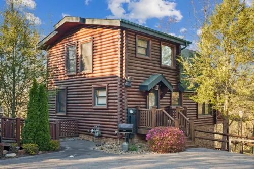 Stunning Mountain Cabin w Hot Tub