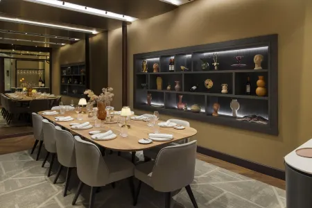 Bilderberg Parkhotel Rotterdam Отели рядом с достопримечательностью «KPN Telecom Building / Toren op Zuid»