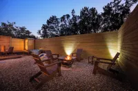 Romantic Luxury Retreat-Hot/Cold Pool & Sauna Hotels in Hays County