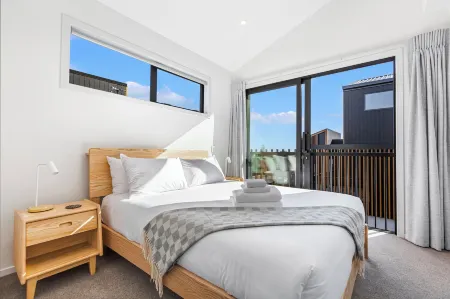 Modern 2Br Townhouse in Mission Bay I Zodiak Stays Отели рядом с достопримечательностью «St. Helier's Bay, Auckland»