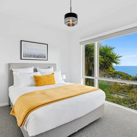 Clifftop Luxury with Spectacular Ocean Views
