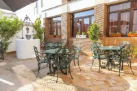 Hotel la Casa Grande del Burgo Hotels in Alozaina