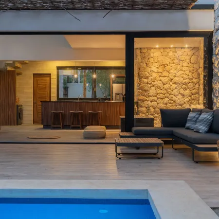 Twelve O’Clock Luxury Villas