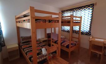 Room in Guest Room - Beautiful 1 Bed in Mixed Dormitory Room 1 - Ah Maio