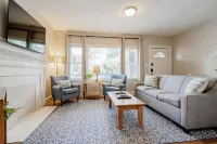 Mins to USC, Hospital, Zoo! Columbia Duet- 2 Units Hotels in Cayce