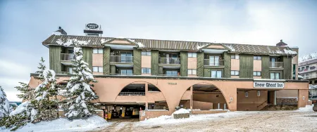 Winter Escape on Perfection - Ski in Out, Pool & Hot Tub