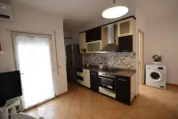 Tirent Apartment -Cozy 1-Bedroom Stay at Shkëmbi i Kavajës 2
