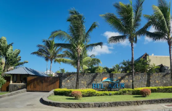 Bel Azur Beach Residence with Lov Отели рядом с достопримечательностью «Блу Бэй Бич»