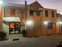 Best Time Inn Hotel - Car Rental Hoteles cerca de Caye Caulker Sign