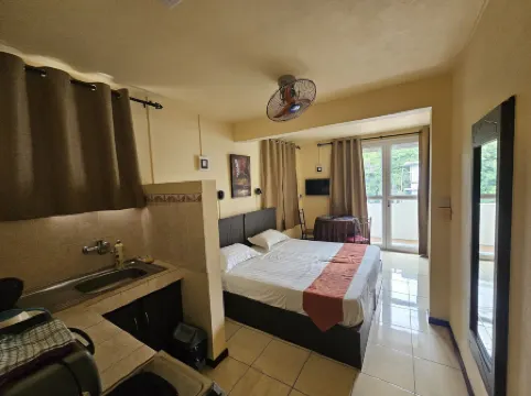 モナリザ ホリデイズ