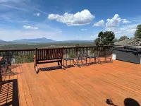 Cozy Swiss chalet with dazzling views 10 minutes from Mesa Verde National Park.
