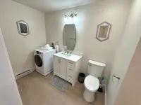 Stylish Ambiance and Spa-Like Amenities - Cozy Modern Retreat Hotel a Erie