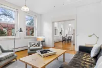 Stylish Decor and Modern Conveniences - Charming Downtown Retreat