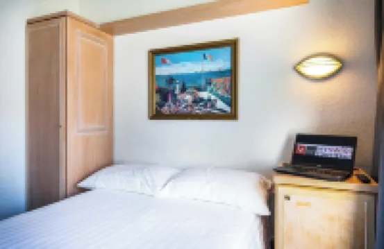 Modern Apartment - AC- 1br-2p- Geneva Hotels in 