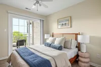Luxe Sound & Beach Views, Beach Access, Pool, Linens Included!