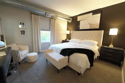 New Chic Condo in Pittsburgh