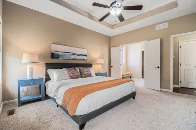 Spacious Retreat in West Omaha 2 King 3 Queen Beds