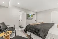 B&W 2-bedroom condo with WiFi, AC in delightful Philadelphia