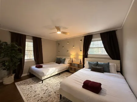 Creekside Escape – Spacious 5BR with Pool & BBQ Отели рядом с Аэропорт Коламбус Метрополитен