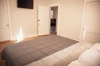 Charming Meets Modern 2-Bedroom Cottage