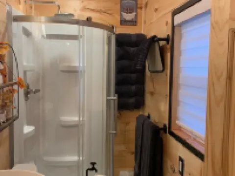 Raccoon Lodge at Coops Creek Cabins Hotels in Dunlap