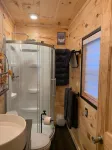 Raccoon Lodge at Coops Creek Cabins