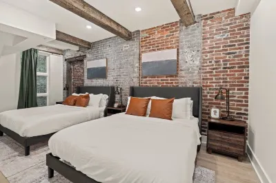 SLEEP 4 - Old City Philly - NEW Townhouse