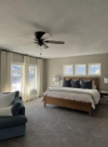 Cozy and accomodating designer home near downtown and McKennan Park - sleeps 10+