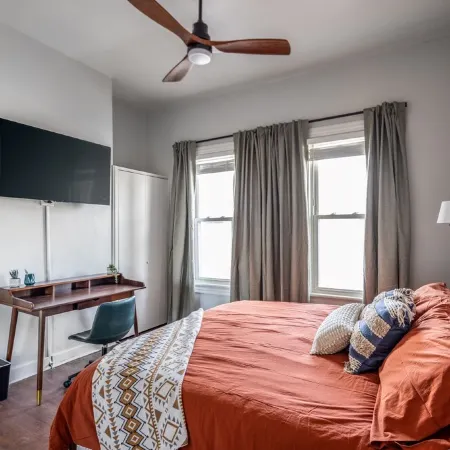 NEW! Mid-Century Modern Retreat in Little Italy near CWRU and Cleveland Clinic Отели рядом с достопримечательностью «Кливлендский оркестр»