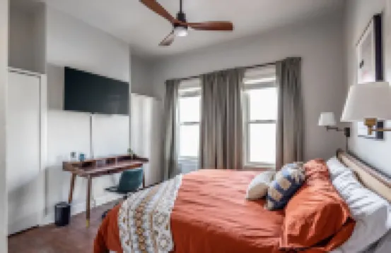 NEW! Mid-Century Modern Retreat in Little Italy near CWRU and Cleveland Clinic Hoteles en 