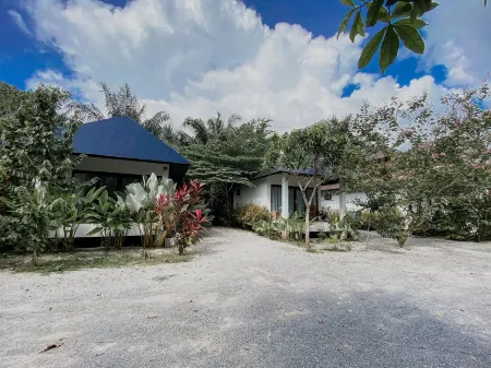 Maliblue Resort Khanom Отели в г. Кханом